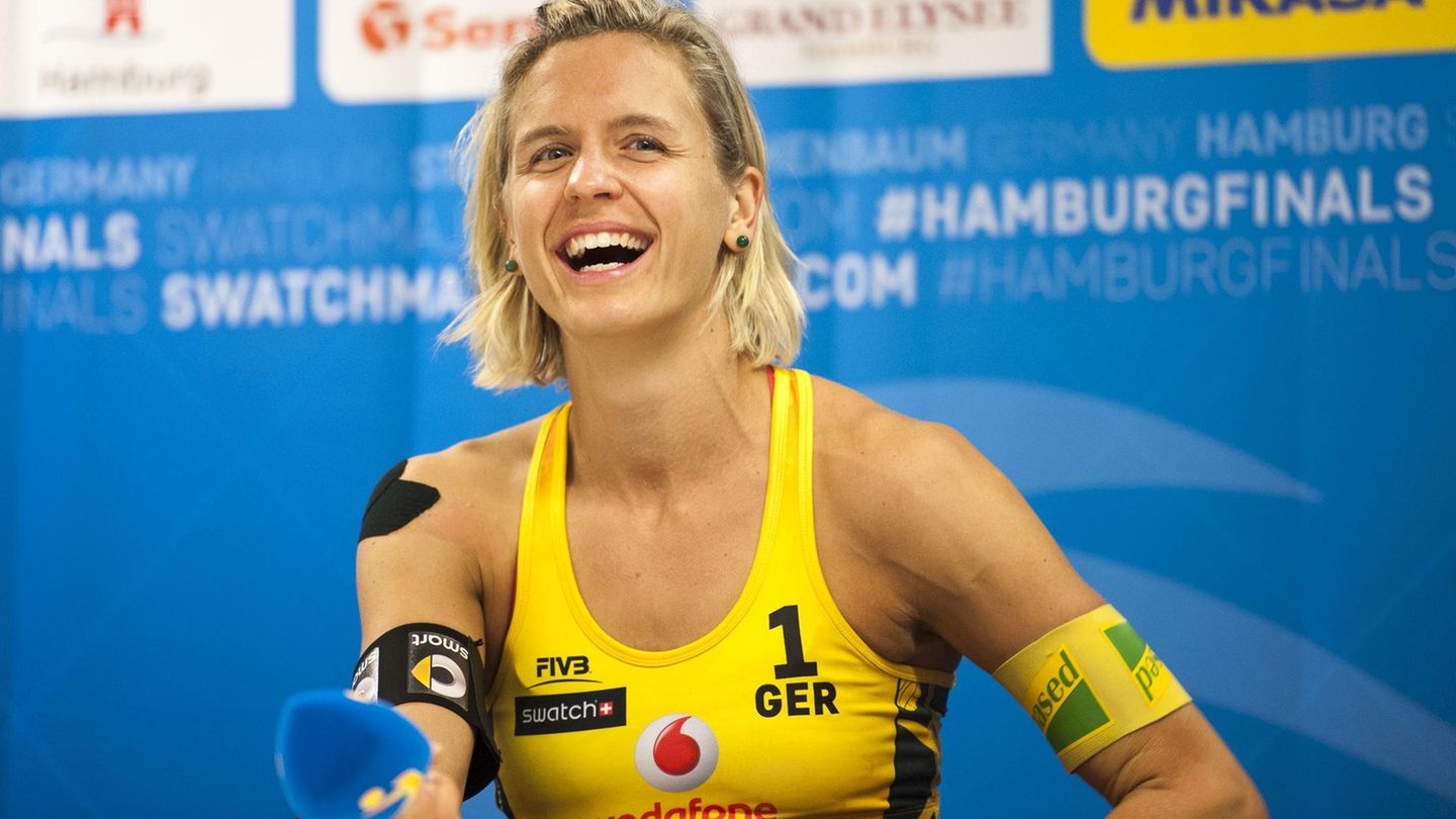 Beachvolleyball-Olympiasiegerin Laura Ludwig bei einer Pressekonferenz