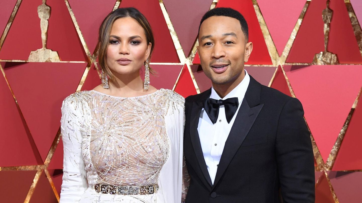 Chrissy Teigen John Legend