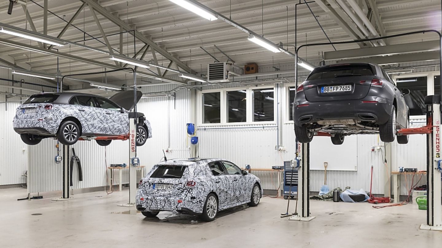 Mercedes A-Klasse in der geheimen Testwerkstatt