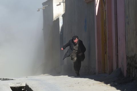 Kabul, Afghanistan: Ein Mann flieht vor einer Explosion