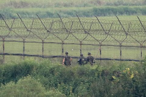 Südkoreanische Soldaten patrouillieren an der Grenze zu Nordkorea