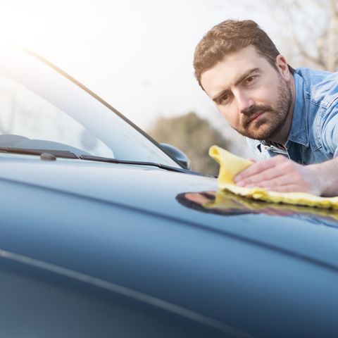Lackversiegelung fürs Auto: Welche Autopflege schützt den Lack am besten?