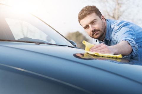 Lackversiegelung fürs Auto: Welche Autopflege schützt den Lack am besten?