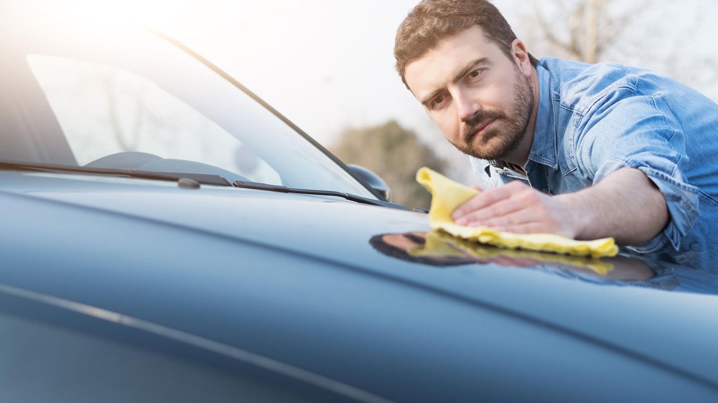 Lackversiegelung fürs Auto: Welche Autopflege schützt den Lack am besten?