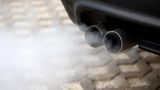Diesel-Gate und die Abgasmanipulationen der vergangenen Jahre haben Konsequenzen: Ab dem 1. Januar 2018 müssen Fahrzeuge bei der Abgas-Untersuchung zur Endrohrmessung. Bislang werden Autos mit der On-Board-Diagnose geprüft. Damit soll die Schummelei der Hersteller beendet werden.