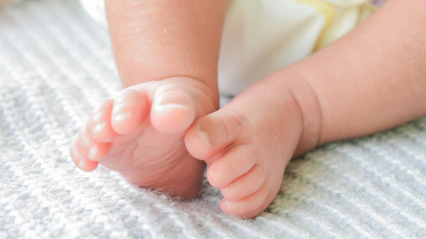 Ein kleiner Junge in Argentinien kam viel zu früh auf die Welt - mit dramatischen Folgen.