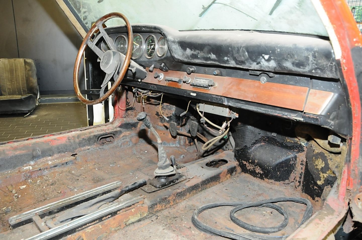 Porsche 901 Nr. 57 - auch der Innenraum war nur noch ein Schatten seiner selbst