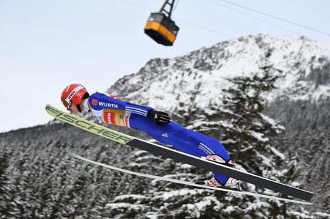 Vierschanzentournee: Freitag fliegt in Quali allen davon - Zehn Deutsche dabei
