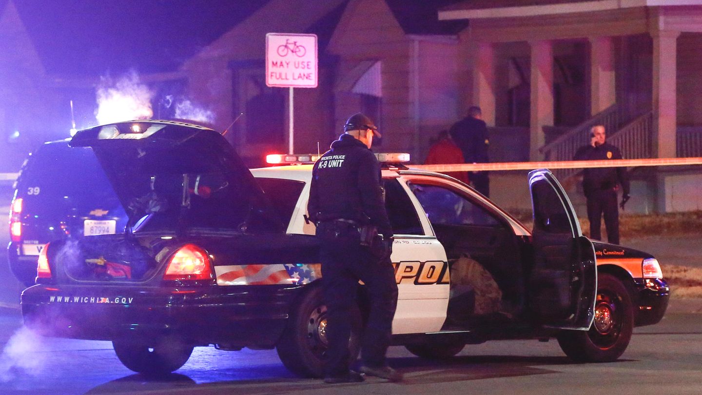 Polizeibeamte am Ort der Tragödie in Wichita im US-Bundesstaat Kansas