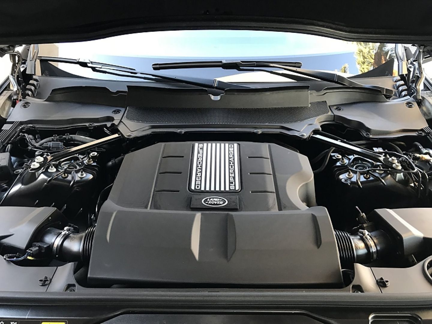 Land Rover Discovery 3.0 Si V6 - 250 kW / 340 PS und 450 Nm maximales Drehmoment