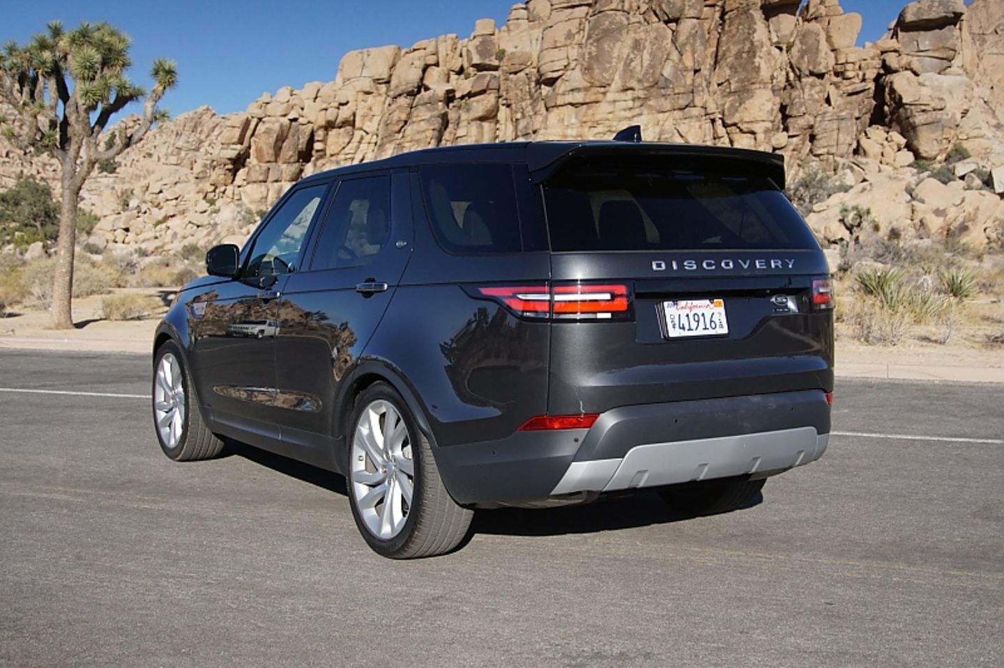 Land Rover Discovery 3.0 Si V6 - das asymmetrische Heck bleibt Geschmacksache