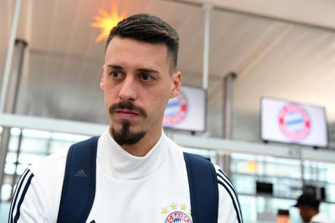 Sandro Wagner, Neuzugang des FC Bayern München auf dem Weg ins Traingslager