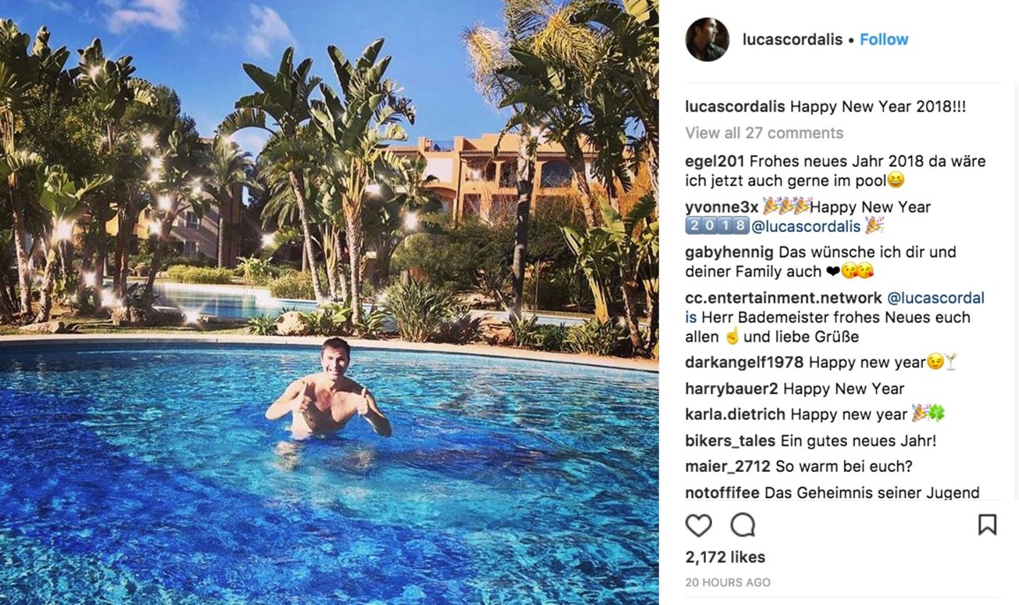 Lucas Cordalis wünscht im Pool allen ein "Happy New Year 2018"