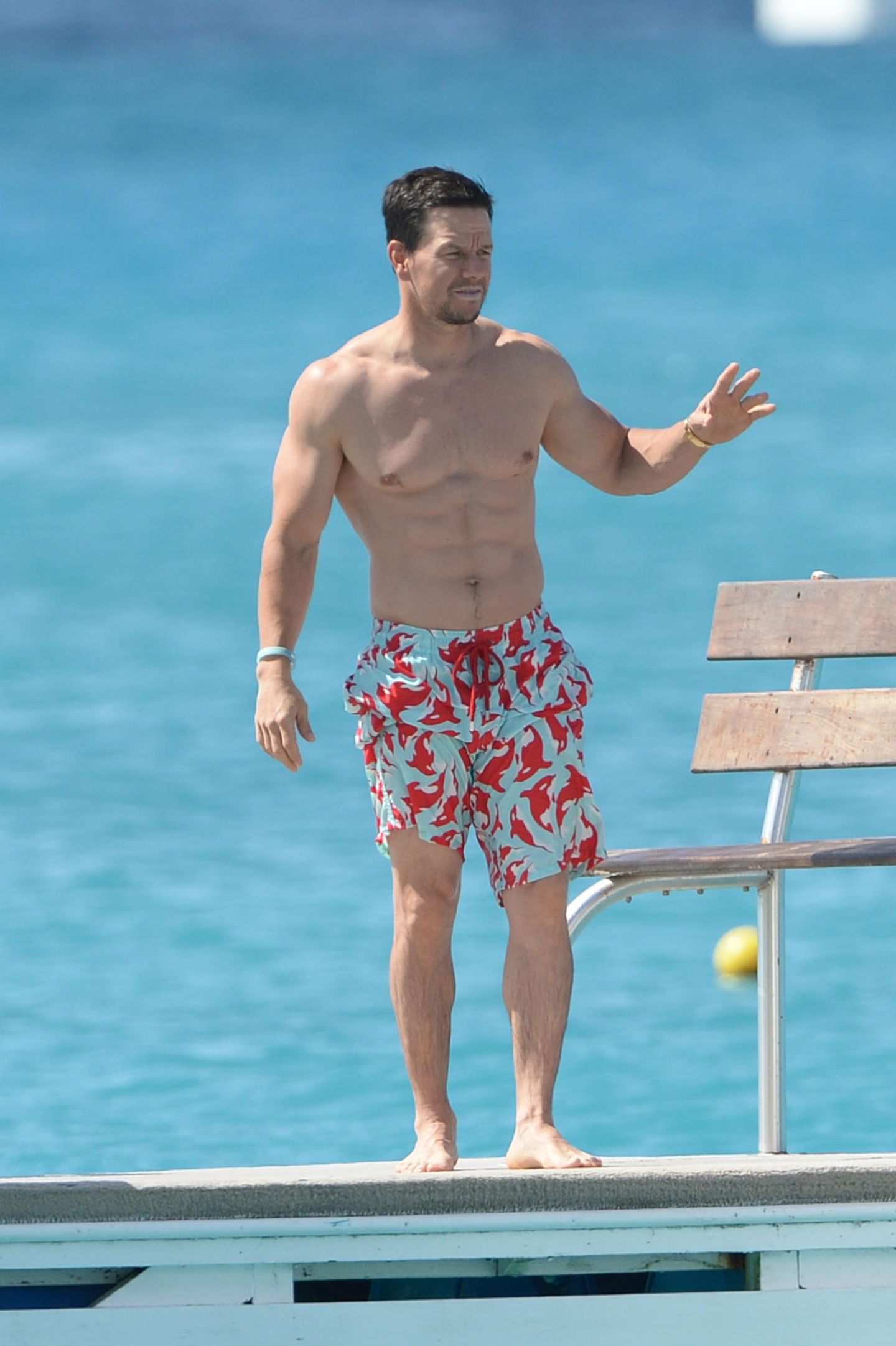 Im sonnigen Barbados zeigt Mark Wahlberg sein Sixpack