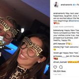 Bastian Schweinsteiger und Ana Ivanovic tragen lustige Jahresend-Brillen