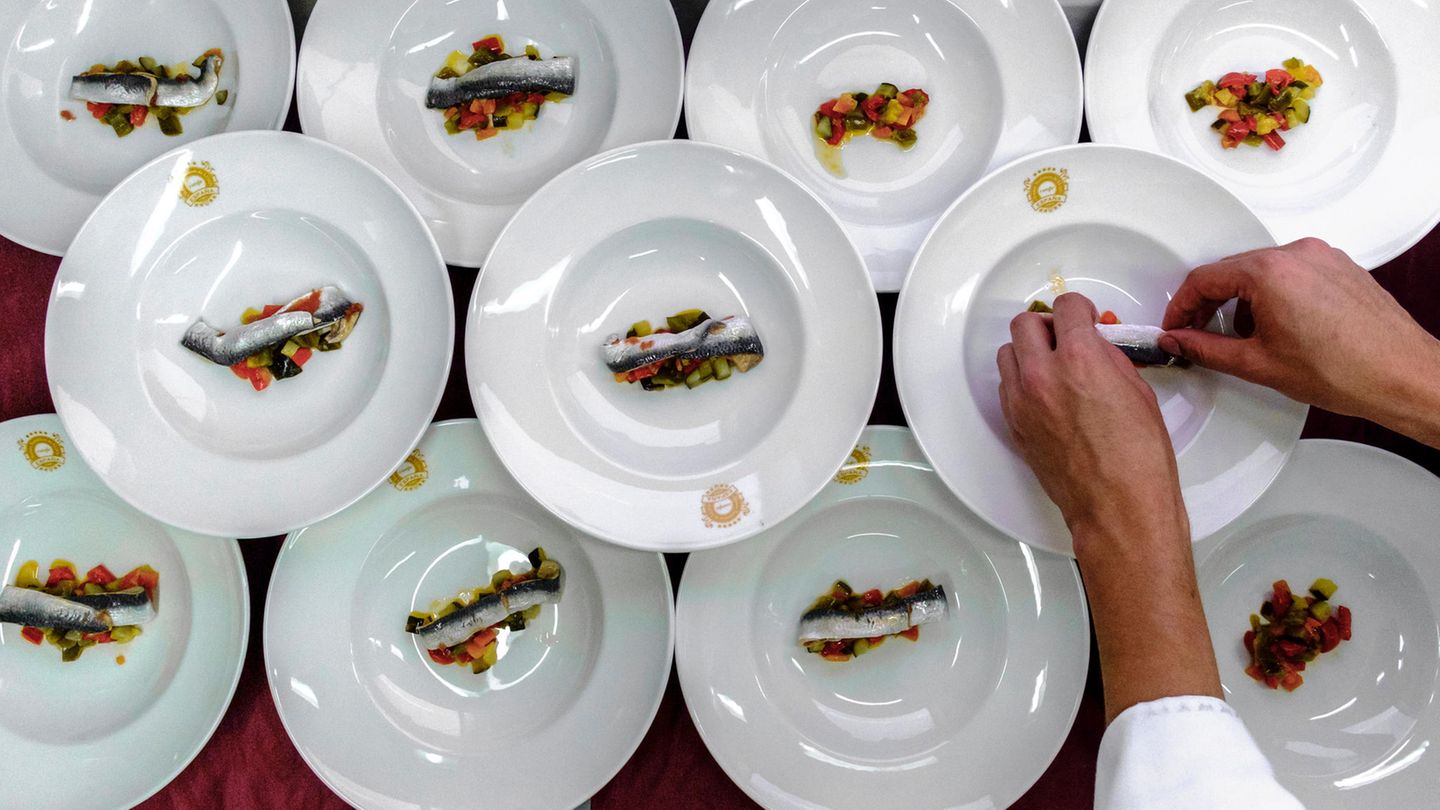 Portionen für Hobbits  "Das Menü-Restaurant war als 'eher gut' hervorzuheben, jedoch mit Portionen für Hobbits. Wir haben dann immer drei oder vier Hauptgerichte bestellt, dann wurde man satt", schreibt ein hungriger User.