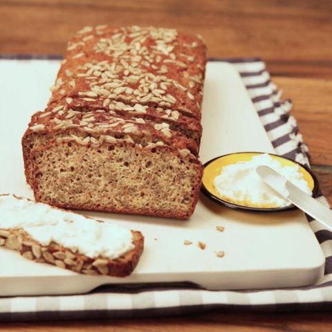 Backen ohne Kohlenhydrate: Rezept für leckeres Low-Carb-Brot – so backt man es selbst