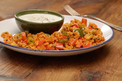 Vegetarische Raffinesse: Diese Paprika-Reispfanne mit Joghurtsauce ist einfach nur lecker - und gesund