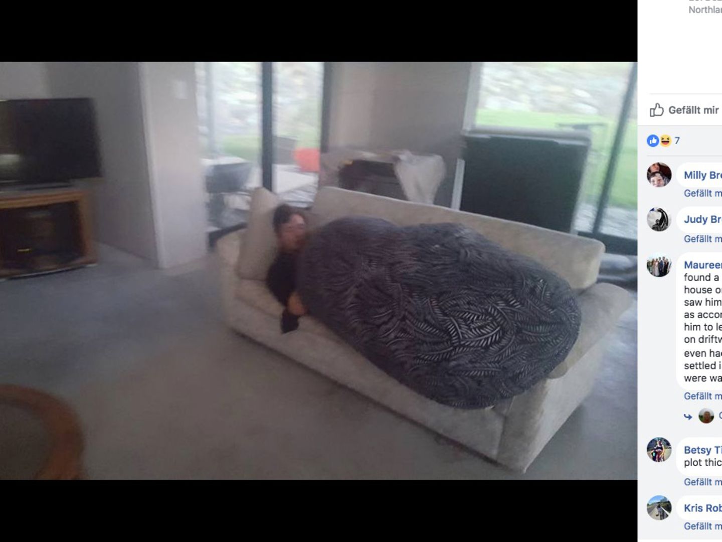 Mann findet Fremden auf seiner Couch – und reagiert total cool