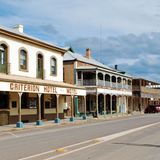 Einst buhlten in der Hauptstraße des Ortes Quorn vier Hotels um Gäste, als am Bahnhof noch der "Ghan" hielt. Ende der 30er Jahre wurden die Trassen der wichtigen Nord-Süd- und Ost-West-Verbindung, die sich hier kreuzten, verlegt. Jetzt schnauft die von Eisenbahnenthusiasten betriebene Pichi Richi Railway nur noch bei Bedarf.