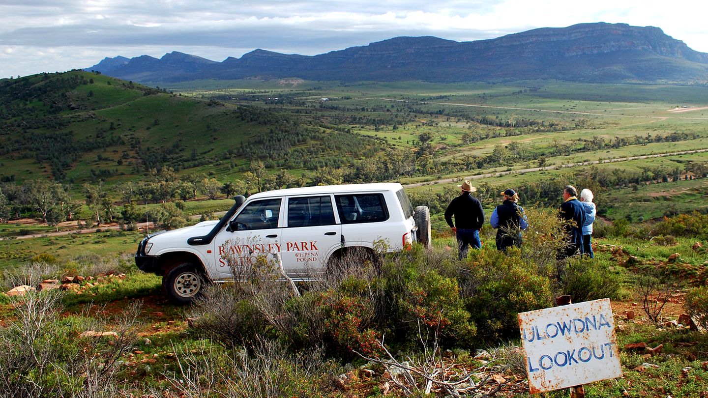 Nur nach regenreichen Wintermonaten: So grün gibt sich dieser Teil des Flinders Ranges National Park selten. Das Areal des Schafzuchtbetriebs Rawnsley Park umfasst 120 Quadratkilometer.