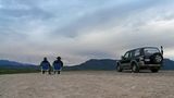 Wasser und Wind haben seit Jahrmillionen die Landschaft in der Flinders Ranges modelliert, und seit Jahrtausenden geben sich die Ureinwohner ihre Version von Erschaffung der Welt von Generation zu Generation weiter. Beim Warten auf den Sonnenuntergang erzählt Haydyn die Traumzeit-Geschichte von Urrakurlie, Wakarla and Wildu - den Mythos vom Adler und der Krähe.