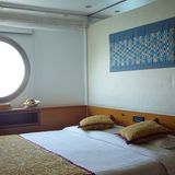 Merkwürdige Gerüche    "Die Kabinen sind zum Teil gewöhnungsbedürftig, Betten auseinander bzw. eins davon quer, Klimaanlage und Toiletten oft reparaturbedürftig, Kabinen schon sehr abgewohnt aber relativ sauber, die Geruchsbelästigung durch den Fäkaliengeruch und den Diesel waren schon belastend", schreibt User Reinhard.