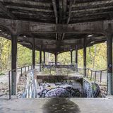 1955 wurde der Bahnhof Siemensstadt durch die S-Bahn, die von der Deutschen Reichsbahn betrieben wurde, wieder an das S-Bahnnetz angeschlossen. Doch mit dem Reichsbahnerstreik kam 1980 das Ende - seitdem verfällt der Bahnhof.