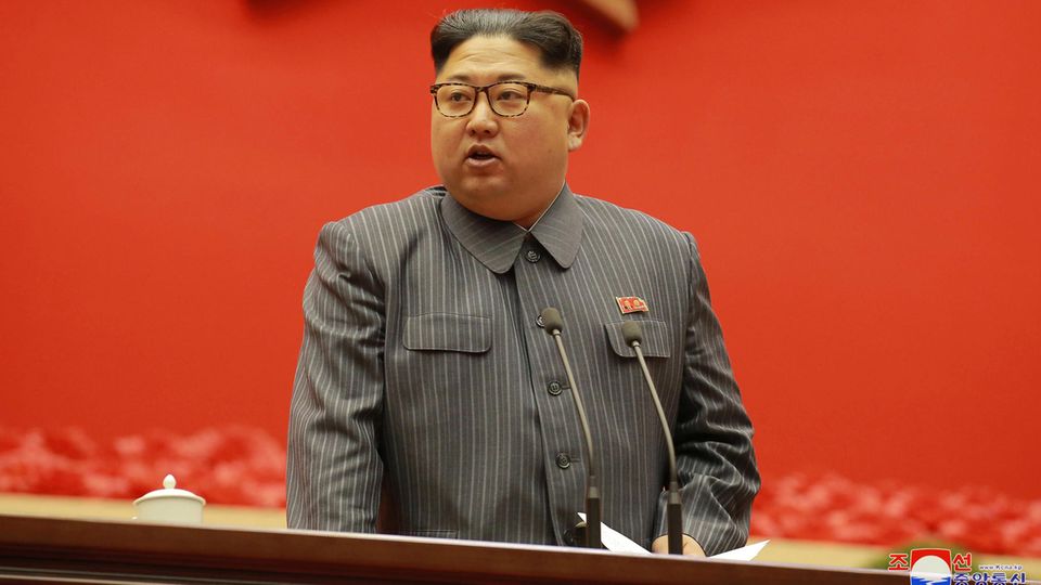 Kim Jong Un in dunklem Anzug