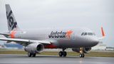 Platz 9: Jetstar  Bei Jetstar handelt es sich um die australische Billigfluggesellschaft unter dem Dach von Qantas. Hauptsitz der Gesellschaft ist Melbourne. Die mehr als 70 Jets werden auf inneraustralischen Strecken eingesetzt. Mit der Boeing 787 werden auch Ziele in Asien angesteuert.