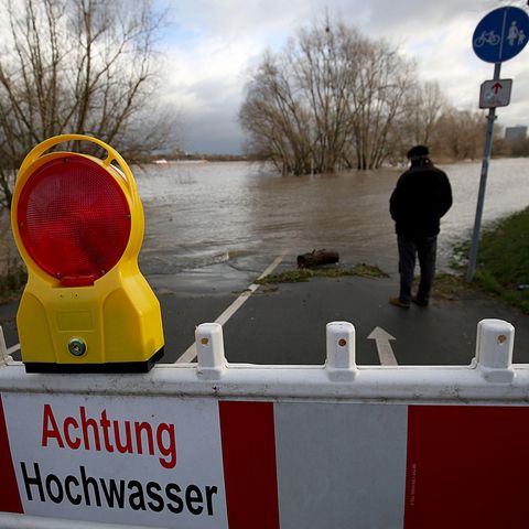 Rhein-Hochwasser in Köln nach Abflauen des Sturms Burglind