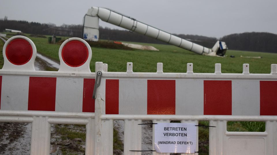 Umgestürzte Windkraftanlage Umgestürzte Windkraftanlage