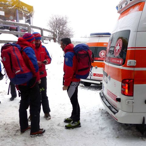Lawinenunglück in Südtirol: Die Bergrettung bespricht die Lage am Einsatzort