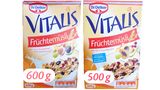 Online-Abstimmung: Platz 1 (36,5% der Stimmen): Dass in der neuen Packung des Vitalis Früchtemüslis 100 Gramm weniger enthalten sind, kann der Verbraucher leicht übersehen (Hervorhebung der Grammzahlen durch die Verbraucherzentrale). Die Packung ist nahezu gleich groß, der Preis identisch. Dr. Oetker begründet die Preiserhöhung mit einer "verbesserten Rezeptur", das Müsli schmecke nun fruchtiger. Die Verbraucherzentrale hält das für eine Worthülse, denn der Fruchtanteil ist nicht gestiegen. Außerdem verdächtig: Der Satz "ohne Zuckerzusatz" ist von der Packung verschwunden. Platz 1 (36,5% der Stimmen): Dass in der neuen Packung des Vitalis Früchtemüslis 100 Gramm weniger enthalten sind, kann der Verbraucher leicht übersehen (Hervorhebung der Grammzahlen durch die Verbraucherzentrale). Die Packung ist nahezu gleich groß, der Preis identisch. Dr. Oetker begründet die Preiserhöhung mit einer "verbesserten Rezeptur", das Müsli schmecke nun fruchtiger. Die Verbraucherzentrale hält das für eine Worthülse, denn der Fruchtanteil ist nicht gestiegen. Außerdem verdächtig: Der Satz "ohne Zuckerzusatz" ist von der Packung verschwunden.