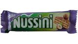 Platz 3 (17,6%): Beim Milka-Riegel Nussini reduzierte Hersteller Mondelez nicht nur den Gesamtinhalt von 37 auf 31,5 Gramm. Zusätzlich sparte der Schokoriegelproduzent auch noch bei der wertvollsten Zutat: Statt 14 Prozent Haselnüssen sind nur noch 9,5 Prozent Haselnüsse enthalten. Bei der Neugestaltung der Verpackung hat man sich das Wort "Haselnuss" auf der Vorderseite dann auch gleich gespart. Mondelez erklärte dazu, man entwickle das Sortiment stetig weiter, um den Kunden "Geschmackserlebnisse zu bieten, die mit dem Zeitgeist gehen". Nussini ist übrigens nicht das einzige Milka-Produkt auf Schrumpfkur (mehr dazu hier).