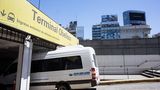 Der unterirdische Busbahnhof"verschluckt" Mercedes Sprinter