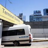 Der unterirdische Busbahnhof"verschluckt" Mercedes Sprinter