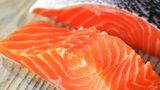 Sushi-Fisch: Waschen oder nicht? Unbedingt!  Sushi-Fisch sollte stets gut gewaschen werden. Vorher muss er 24 Stunden tiefgefroren worden sein, um eventuell vorhandene Fadenwürmer abzutöten.