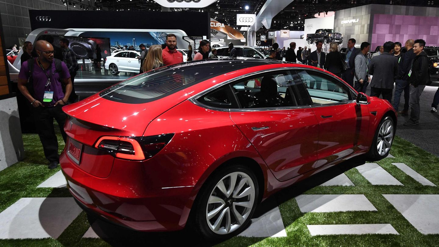 Mit dem Design gibt es keine Probleme: Der Wagen "Model 3" sieht blendend aus.