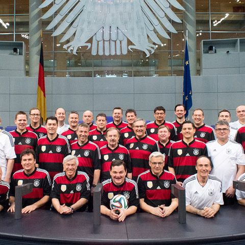 Der FC Bundestag im Plenarsaal des Bundestags in Berlin.