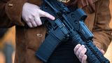 Durch das geringe Gewicht von etwa vier Kilogramm ist die AR-15 auch bei Frauen populär.