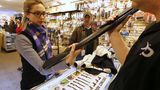 Derartige Shotguns sind in den USA ebenfalls beliebt. Mit verschießen Grobschrot. Ihr Vorteil: Der Schütze muss nur in die Richtung des Ziels schießen, um zu treffen.