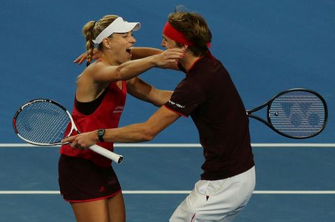 Angelique Kerber und Alexander Zverev jubeln nach dem Einzug ins Finale des Hopman Cups.