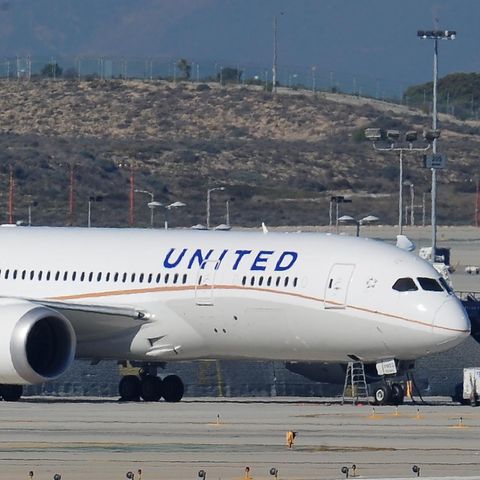 United Airlines: Passagier verteilt Fäkalien in Flugzeug - Zwischenlandung in Alaska