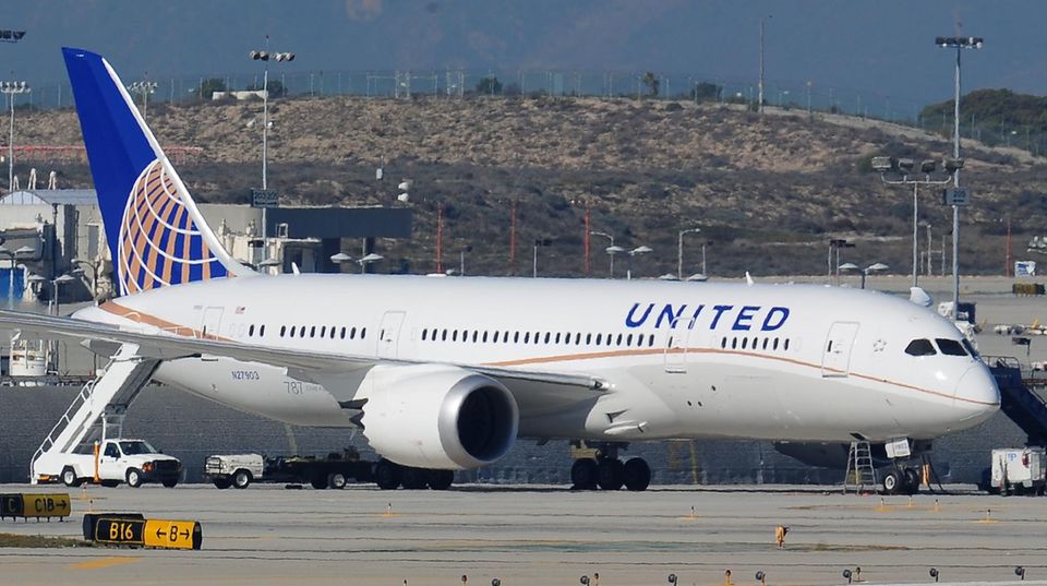 United Airlines: Passagier verteilt Fäkalien in Flugzeug - Zwischenlandung in Alaska United Airlines: Passagier verteilt Fäkalien in Flugzeug - Zwischenlandung in Alaska