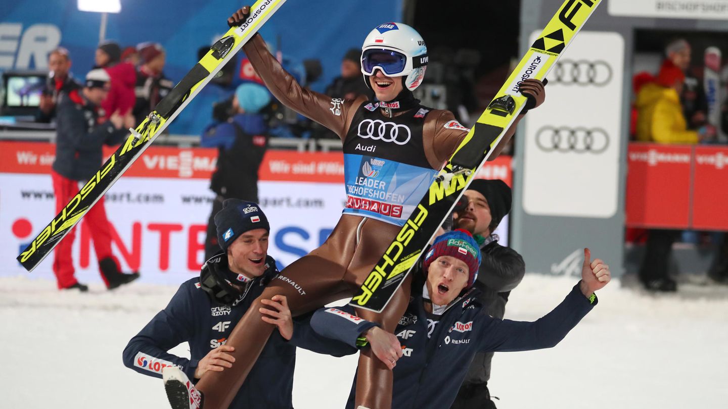 Kamil Stoch gewinnt die Vierschanzentournee