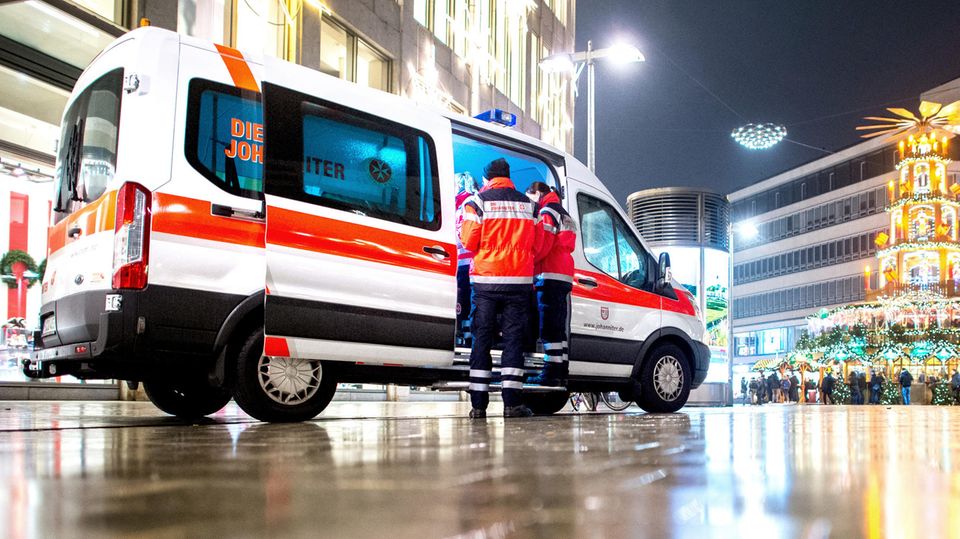 Immer wieder kommt es zu Attacken auf Einsatzkräfte (Symbolbild)