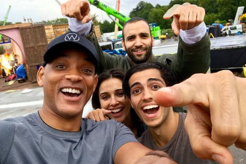 Der "Aladdin"-Cast zu Beginn des Drehstarts. Hollywood-Star Will Smith wird die Rolle des Dschinni übernehmen.