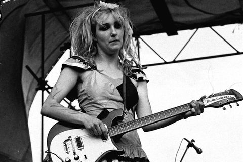 Viv Albertine von den Slits auf der Bühne 1980 in London