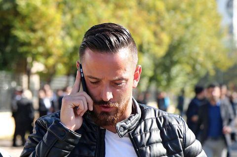 Unbekannte schießen auf der A4 auf das Auto von Ex-Pauli-Spieler Deniz Naki
